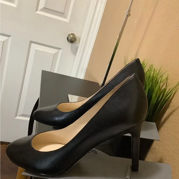Nine West Black Leather Dylan Pumps size 9 - Picture 3 of 5